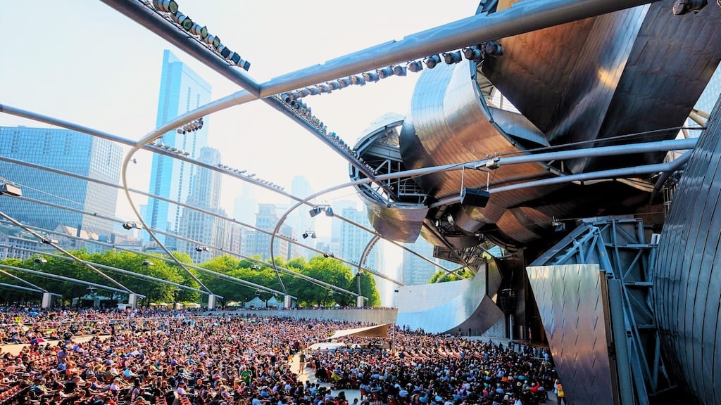 Street food vendor and fair grounds during the event in Chicago